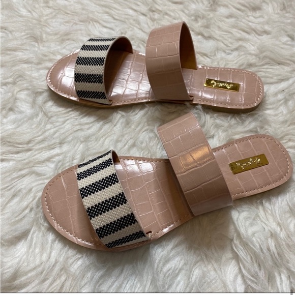Qupid Sarah Croc Pattern Slide Sandals Beige Gray Size 8 - Picture 13 of 16